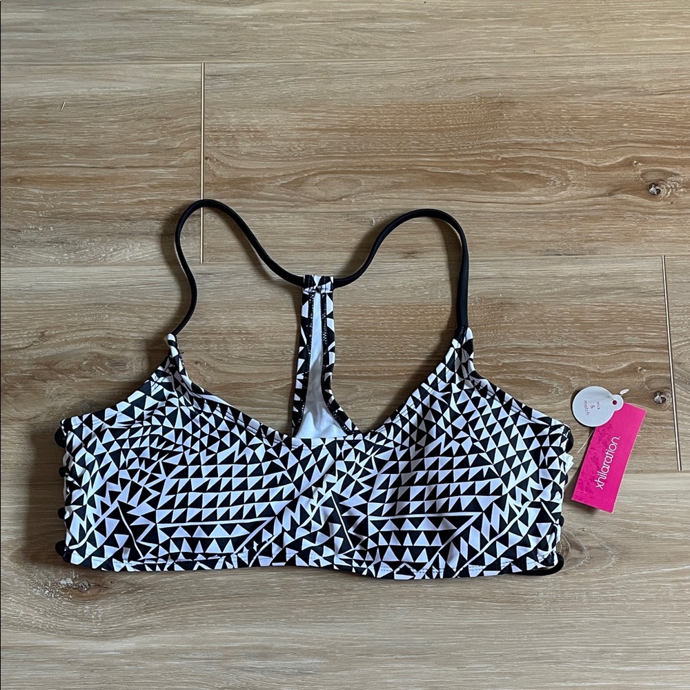 Xhilaration Black & White Triangle Print Bikini Top